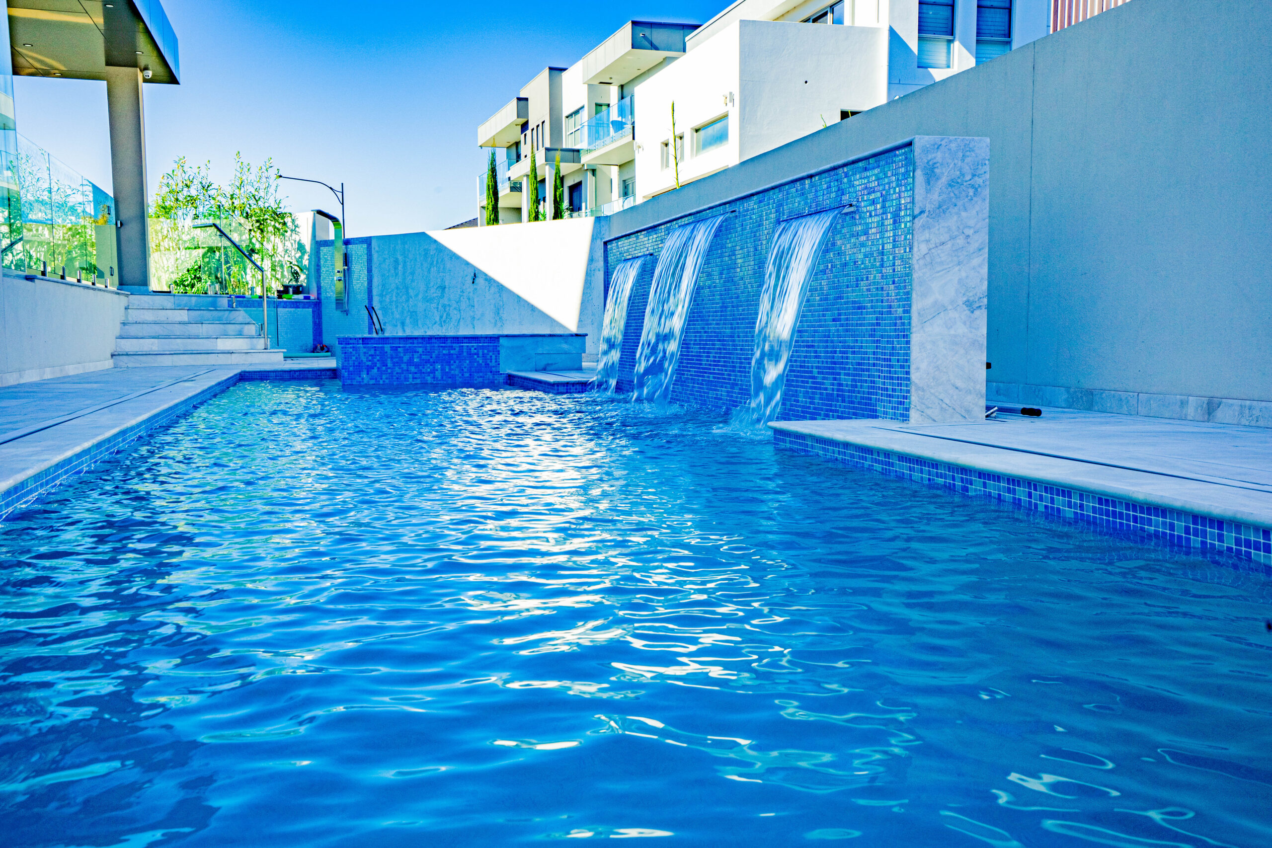 Advantages and Disadvantages of Above Ground Swimming Pools